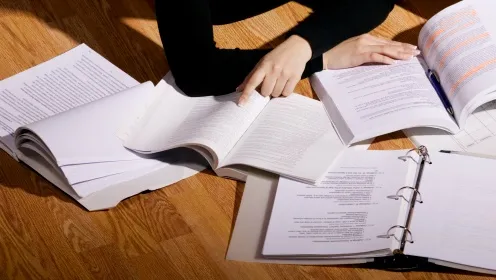635679797857642626-studying.webp
