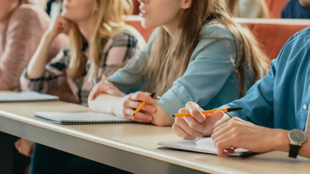 COllegeStudentsGettyImages-962475722-1024x576.webp